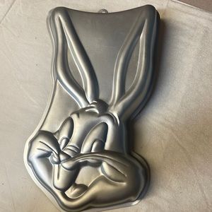 Bugs Bunny cake pan